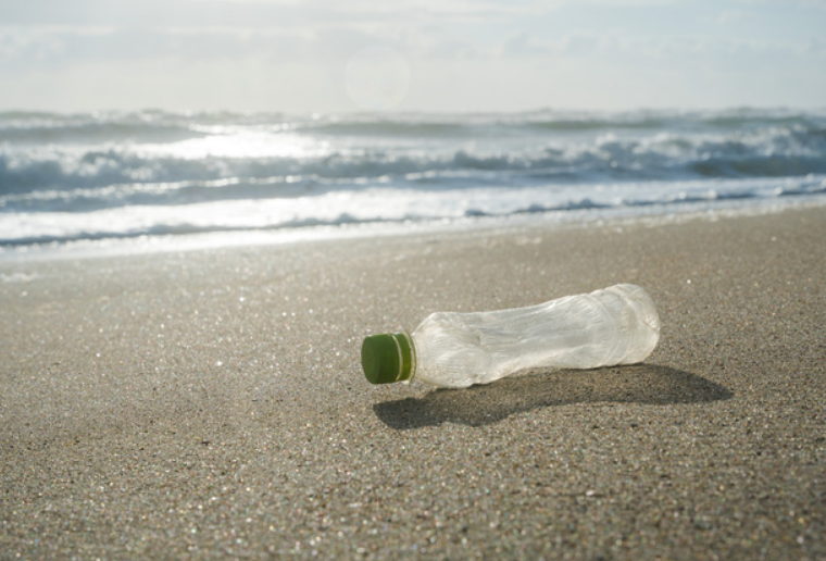 プラスチックが海に排出