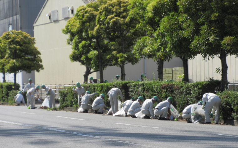 工場周辺の清掃活動